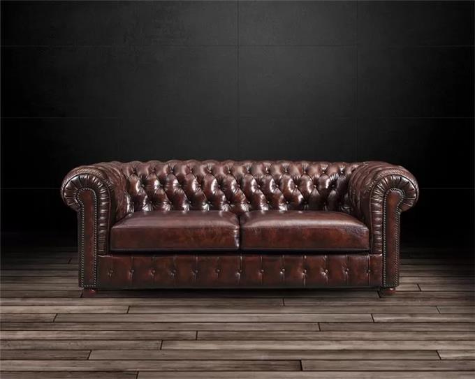 Demands Attention - Traditional Style Chesterfield Sofa With