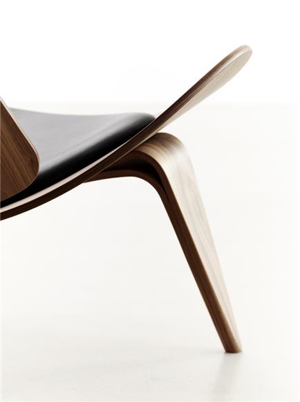 Wing-like Lines - Shell Chair