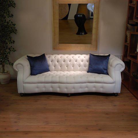 Pleasing - English Chesterfield Sofa