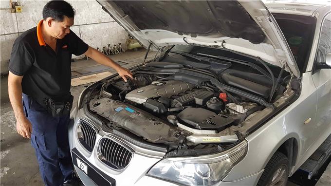 Bmw Car On Invaber Bmw Specialist Workshop In Petaling Recommend Quality Parts Ensure Reliability Feel Free Let Know Car Care Car Interior