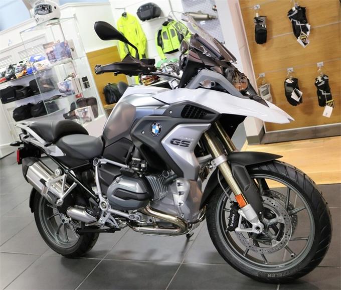 Founded The Dual-sport Motorcycle Segment - Gs Light White Premium