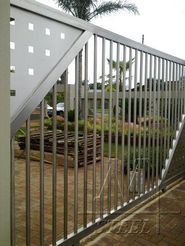 modern stainless steel entrance gate design
