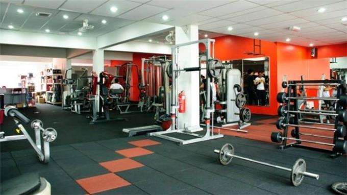 Weight Training - X'treme Really Friendly Neighbourhood Gym
