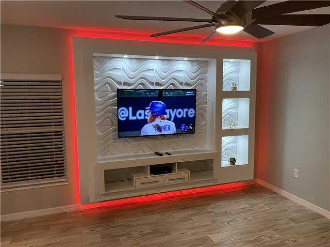 Fit The Style - Custom Media Wall