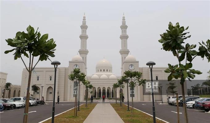 Putih - Permandangan Indah Masjid Sri Sendayan
