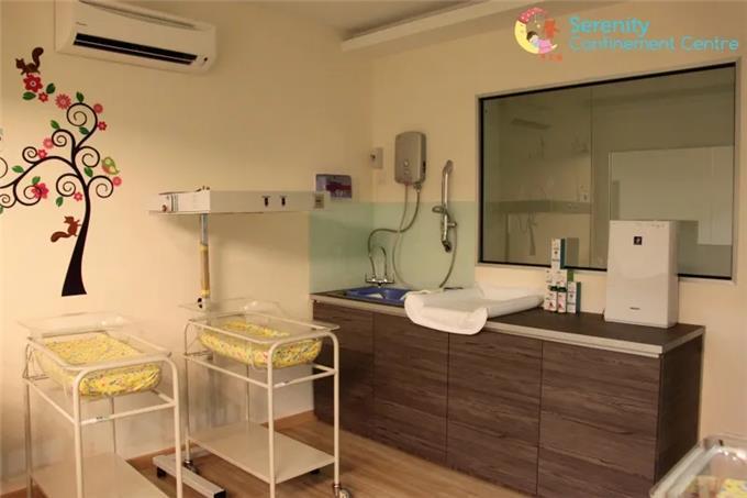 Confinement Centre In Kuala Lumpur - Clock Baby Supervision Qualified Nurses