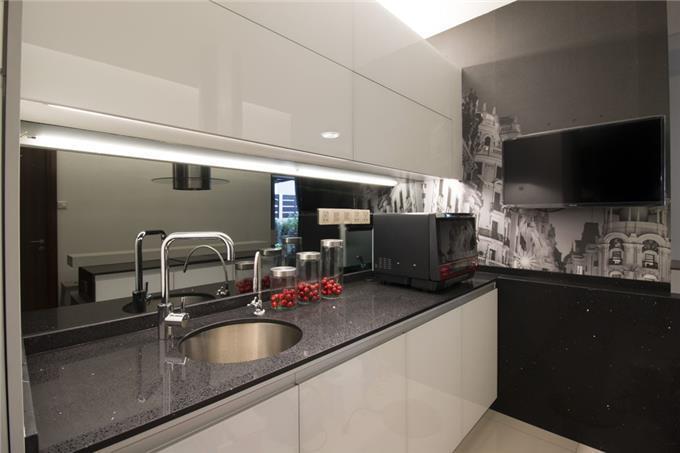 Alpha Kitchen Aluminium Kitchen Cabinet Malaysia - Glass Door Allow Kitchen Space