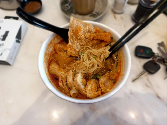 Environment Like - Curry Mee With Chicken